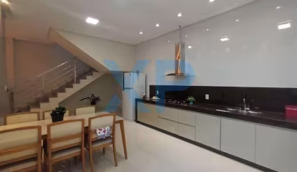 CASA DUPLEX A VENDA NO BAIRRO SANTA MARTA EM DIVINÓPOLIS-MG