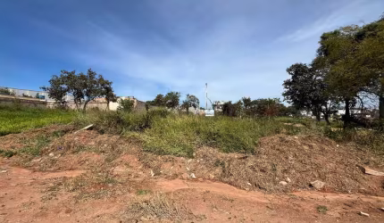 LOTE RESIDENCIAL OU COMERCIAL, REGIAO DO BAIRRO ICARAI EM DIVINOPOLIS MG