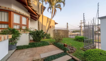 Casa com 3 quartos à venda na Avenida Cai, 922, Cristal, Porto Alegre por R$ 1.350.000