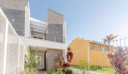 Casa com 2 quartos à venda na Rua Eroni Soares Machado, 166, Hípica, Porto Alegre por R$ 460.000