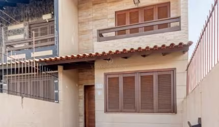 Casa com 3 quartos à venda na Rua Heitor Kramer, 571, Guarujá, Porto Alegre por R$ 390.000