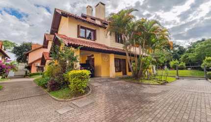 Casa em condomínio fechado com 3 quartos à venda na Rua Luís Felipe Monmany, 101, Espírito Santo, Porto Alegre por R$ 650.000