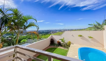 Casa com 4 quartos à venda na Rua Pedro Carneiro Pereira, 90, Teresópolis, Porto Alegre por R$ 1.750.000