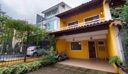 Casa com 3 quartos à venda na Rua dos Guaranis, 350, Espírito Santo, Porto Alegre por R$ 650.000