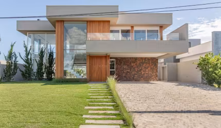 Casa em condomínio fechado com 3 quartos à venda na Avenida Juca Batista, 8000, Belém Novo, Porto Alegre por R$ 4.000.000