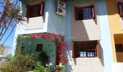 Casa com 3 quartos à venda na Rua dos Guananas, 63, Espírito Santo, Porto Alegre por R$ 650.000