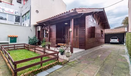 Casa com 2 quartos à venda na Rua Butuí, 160, Cristal, Porto Alegre por R$ 430.000