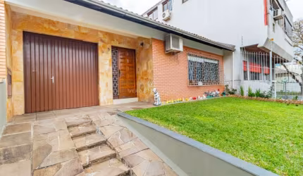 Casa com 3 quartos à venda na Rua Curupaiti, 836, Cristal, Porto Alegre por R$ 900.000