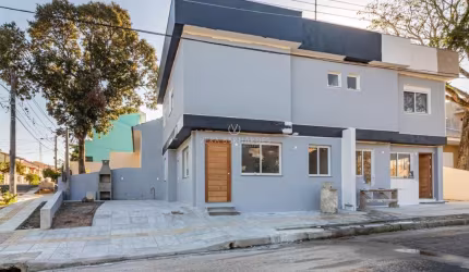 Casa com 3 quartos à venda na Rua Carlos Frederico Albers, 11, Guarujá, Porto Alegre por R$ 489.000