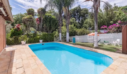 Casa com 4 quartos à venda na Praça Apiaca, 136, Espírito Santo, Porto Alegre por R$ 900.000