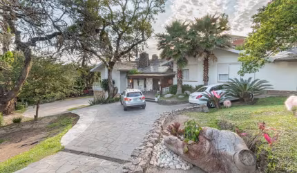 Casa com 3 quartos à venda na Rua Caeté, 700, Vila Assunção, Porto Alegre por R$ 8.000.000