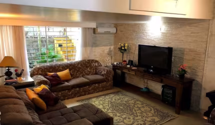 Casa com 4 quartos à venda na Rua Tupã, 141, Vila Assunção, Porto Alegre por R$ 1.500.000