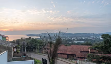 Casa com 3 quartos à venda na Rua dos Guaranis, 456, Espírito Santo, Porto Alegre por R$ 599.000