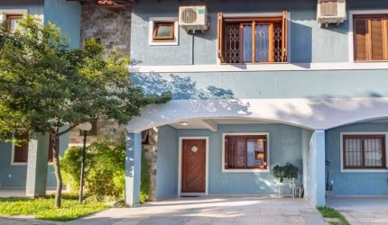 Casa em condomínio fechado com 3 quartos à venda na Rua Upamaroti, 100, Cristal, Porto Alegre por R$ 980.000