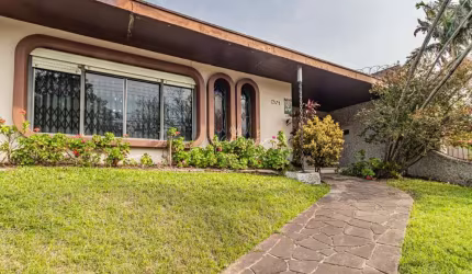 Casa com 4 quartos à venda na Rua Jacipuia, 201, Guarujá, Porto Alegre por R$ 1.450.000