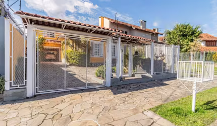 Casa com 4 quartos à venda na Rua Paulo Derly Strehl, 30, Espírito Santo, Porto Alegre por R$ 2.499.000