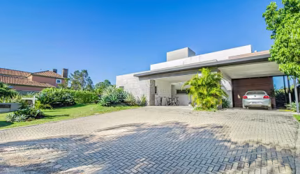 Casa em condomínio fechado com 3 quartos à venda na Avenida Juca Batista, 8000, Belém Novo, Porto Alegre por R$ 2.950.000