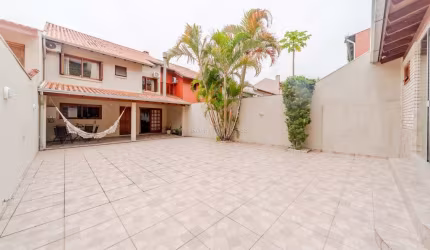 Casa com 3 quartos à venda na Rua Professora Thereza Noronha, 39, Espírito Santo, Porto Alegre por R$ 750.000