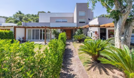 Casa em condomínio fechado com 5 quartos à venda na Avenida Coronel Marcos, 1334, Pedra Redonda, Porto Alegre por R$ 2.100.000