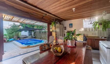Casa com 2 quartos à venda na Rua André Primo Biazetto, 200, Campo Novo, Porto Alegre por R$ 550.000