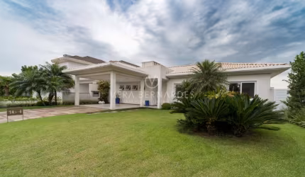 Casa em condomínio fechado com 3 quartos à venda na Avenida Juca Batista, 8000, Belém Novo, Porto Alegre por R$ 2.690.000