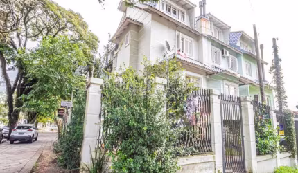Casa com 3 quartos à venda na Rua Doutor Castro de Menezes, 1063, Vila Assunção, Porto Alegre por R$ 700.000
