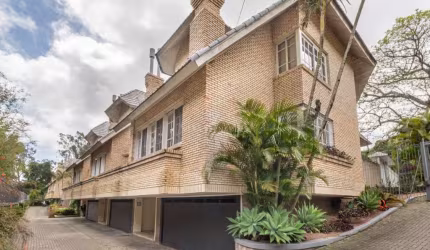 Casa em condomínio fechado com 3 quartos à venda na Rua Doutor Arnaldo da Silva Ferreira, 450, Jardim Isabel, Porto Alegre por R$ 1.300.000