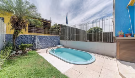 Casa com 3 quartos à venda na Rua Olécio Cavedini, 45, Espírito Santo, Porto Alegre por R$ 689.000