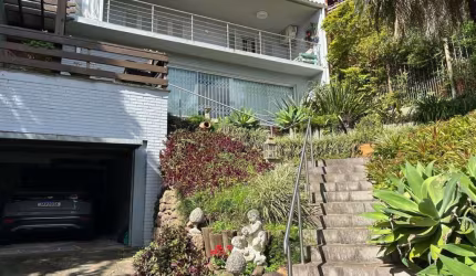 Casa com 3 quartos à venda na Rua Edgar Luiz Schneider, 480, Jardim Isabel, Porto Alegre por R$ 1.250.000