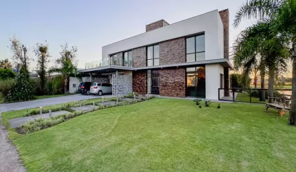 Casa em condomínio fechado com 5 quartos à venda na Avenida Juca Batista, 8000, Belém Novo, Porto Alegre por R$ 4.950.000