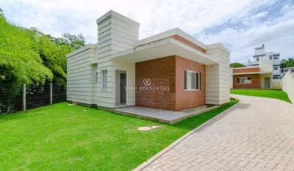 Casa em condomínio fechado com 3 quartos à venda na Rua Canísio Binsfeld, 226, Hípica, Porto Alegre por R$ 595.000