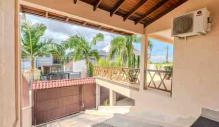Casa com 3 quartos à venda na Rua Edilson João Prola, 35, Ipanema, Porto Alegre por R$ 880.000
