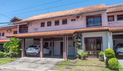 Casa em condomínio fechado com 4 quartos à venda na Avenida Eduardo Prado, 695, Cavalhada, Porto Alegre por R$ 1.350.000