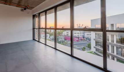 Sala comercial à venda na Avenida Wenceslau Escobar, 2714, Tristeza, Porto Alegre por R$ 480.000
