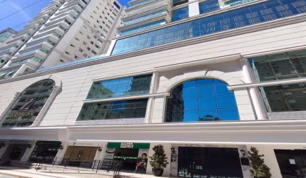 Apartamento com 3 quartos à venda na Rua 238, 165, Meia Praia, Itapema por R$ 2.500.000