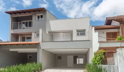 Casa com 2 quartos à venda na Rua Ari Peixoto Martins, 154, Espírito Santo, Porto Alegre por R$ 590.000