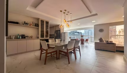 Apartamento com 4 quartos à venda na Rua 238, 165, Meia Praia, Itapema por R$ 2.500.000