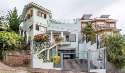 Casa com 3 quartos à venda na Rua Pedro Carneiro Pereira, 115, Teresópolis, Porto Alegre por R$ 2.500.000