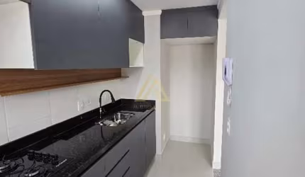 Apartamento reformado Residencial Villa Toscana, na Vila Tupi, Várzea Paulista-SP: 2 quartos, vista para a avenida, lazer completo.