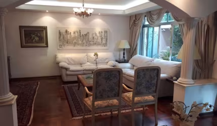 Linda Casa de 480m2,  com 5 suítes, 6 vagas em Brooklin