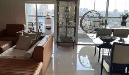 Lindíssimo apartamento de 234m2 em excelente localização.