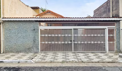 Casa de 210 m2 com edícula e 3 vagas