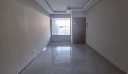 Lindo Sobrado de 122m2, 3 dormitórios, 1 suíte, com quintal