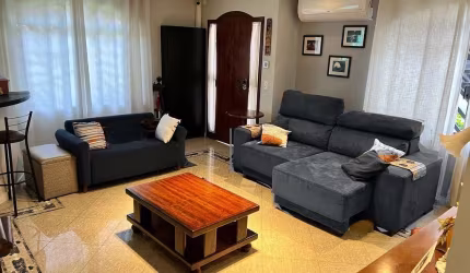 Casa de Condomínio de  233m2,  3 dorms em Vila Mariza Mazzei