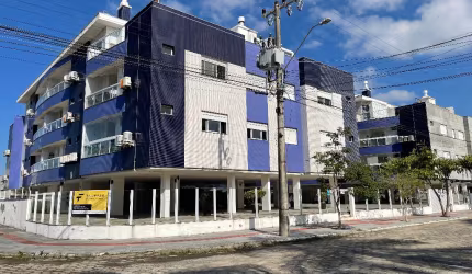 Maravilhosa cobertura no Ingleses, próximo a praia, com 4 dormitórios, sendo 3 suíte, espaço gourmet, área externa com linda vista panorâmica.