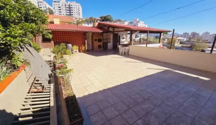 Casa no Estreito próxima a Beira-Mar Continental.