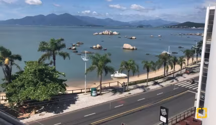 BÉLISSIMO Apartamento de 02 dormitórios sendo 01 suíte em Coqueiros - Florianópolis