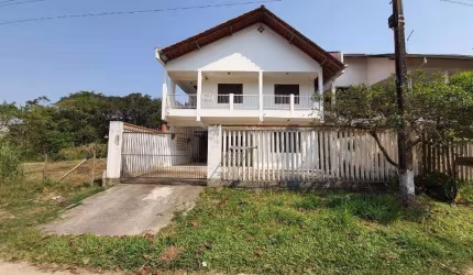 Sobrado em Itapoá/SC no Centro