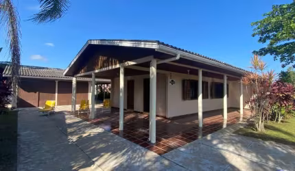 Casa, Balneário Coroados, 4 Quartos, 2 bwc, terreno de 720m², 5 vagas de Garagem, Coroados, Guaratuba/PR - Imobiliária África