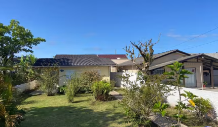Casa, Balneário Coroados, 2 Quartos, 1 bwc, terreno de 360m², 3 vagas de estacionamento, Coroados, Guaratuba/PR - Imobiliária África